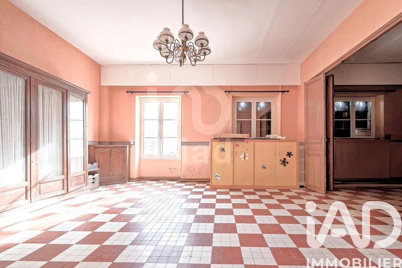 Maison - 1 160 m² - 59 pièces