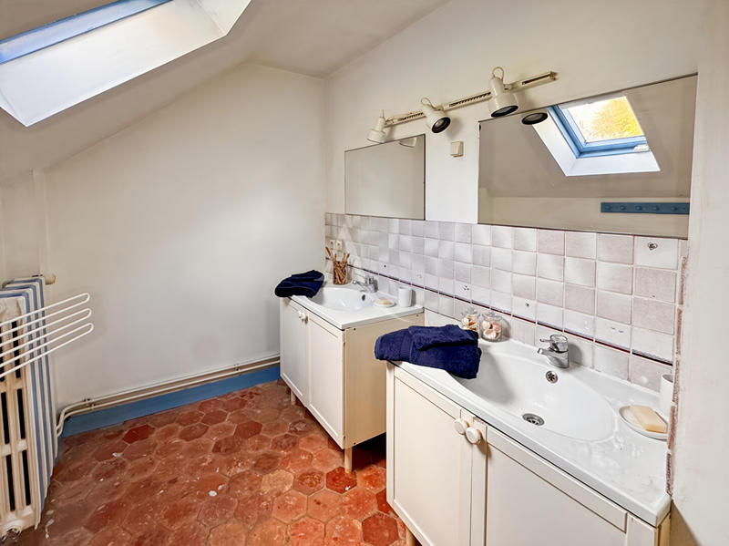 Maison - 261 m² - 11 pièces