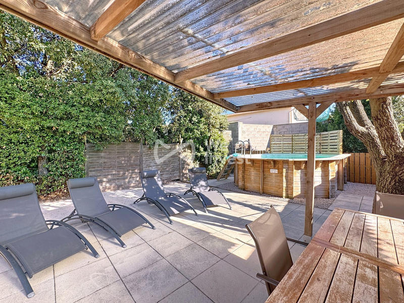 Villa - 258 m² - 10 pièces