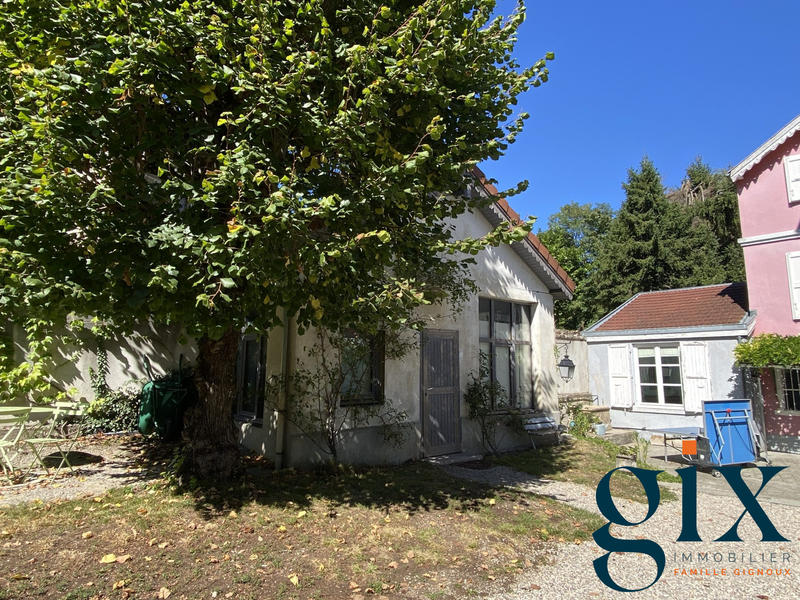 Maison - 266 m² - 8 pièces