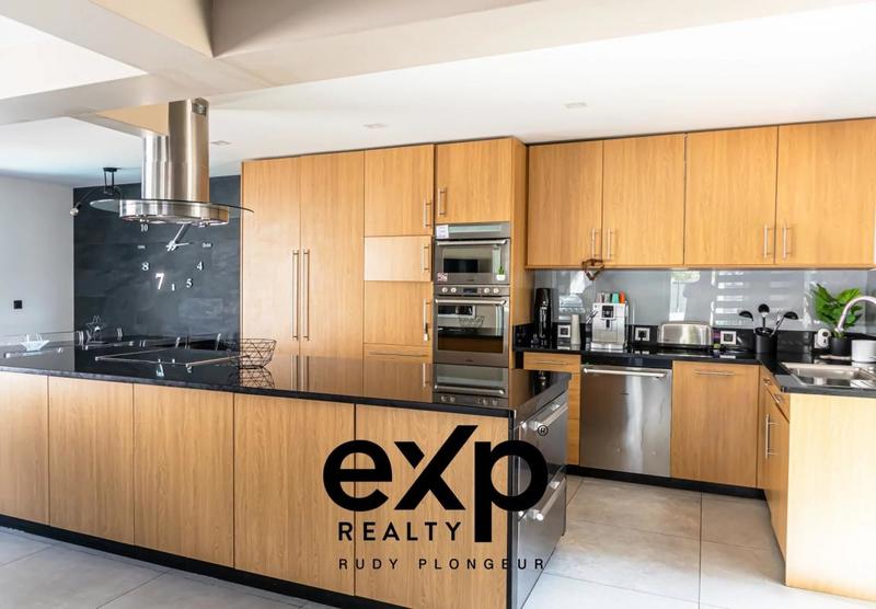 Propriété - 285 m² - 9 pièces