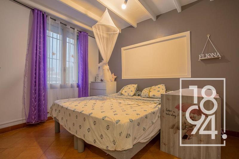 Maison - 240 m² - 9 pièces