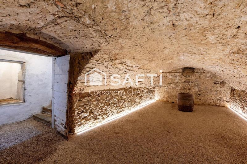 Maison - 300 m² - 8 pièces