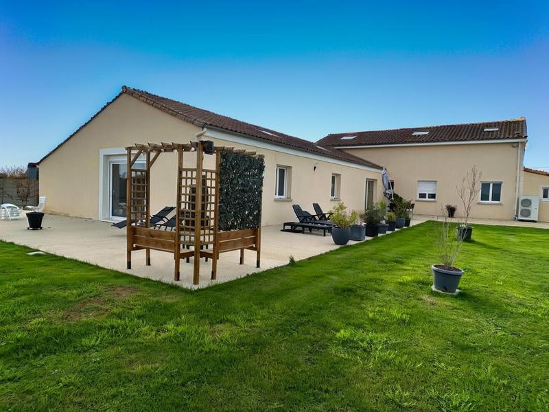 Maison - 234 m² - 7 pièces
