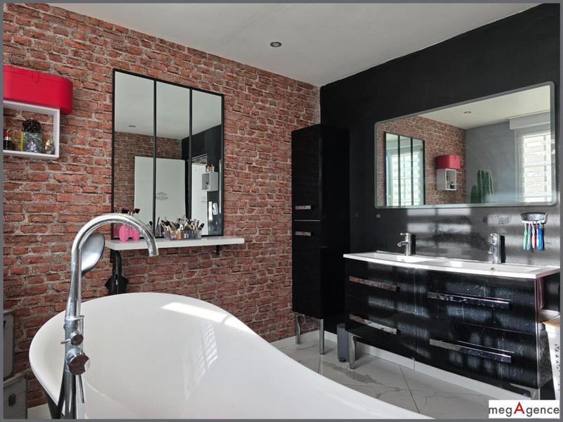 Maison - 237 m² - 7 pièces