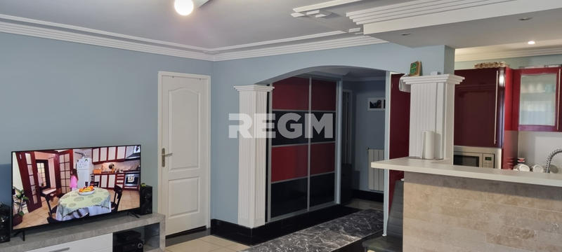 Maison - 400 m² - 12 pièces