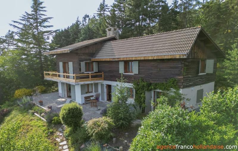 Villa - 216 m² - 8 pièces