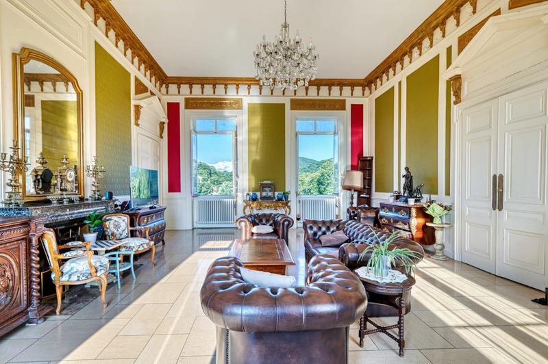 Château - 460 m² - 14 pièces