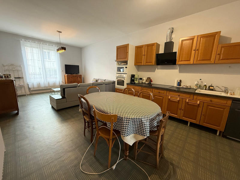 Maison - 221 m² - 8 pièces