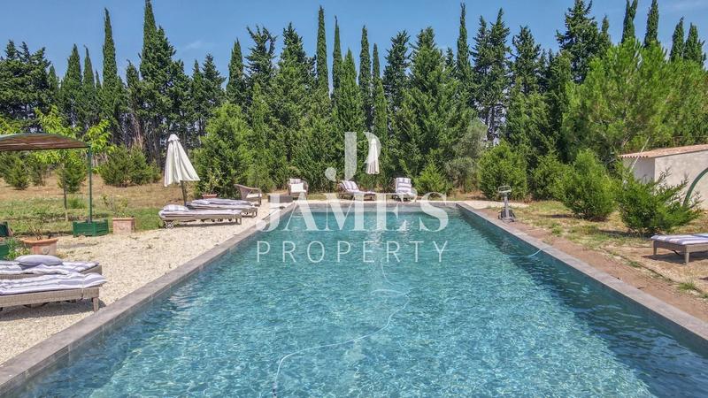 Maison - 560 m² - 14 pièces