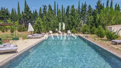 Maison - 560 m² - 14 pièces