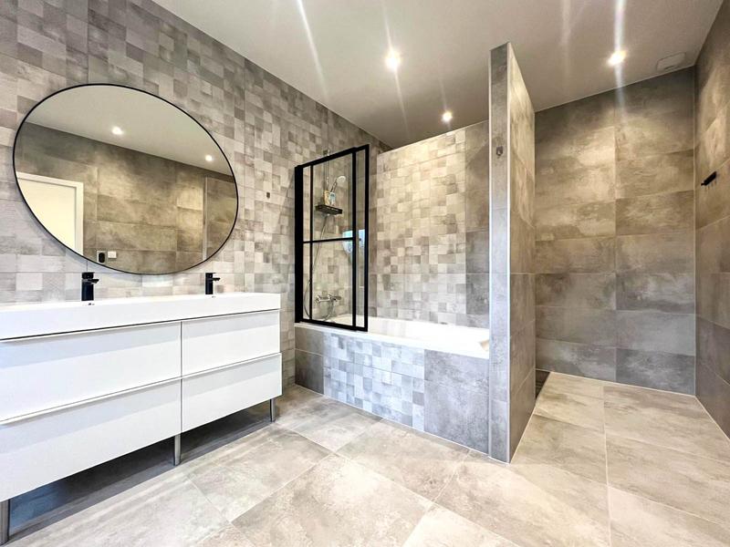 Maison contemporaine - 218 m² - 7 pièces