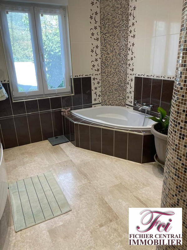 Maison - 212 m² - 6 pièces