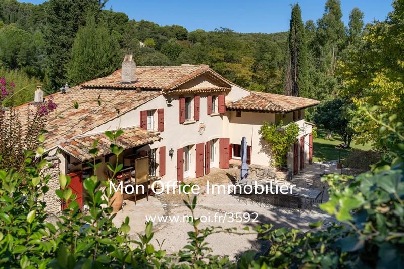 Propriété - 270 m² - 8 pièces