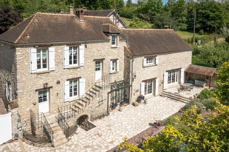 Maison - 180 m² - 8 pièces