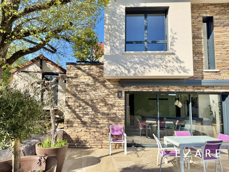 Maison - 186 m² - 7 pièces