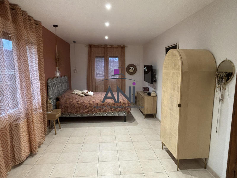 Maison - 204 m² - 7 pièces