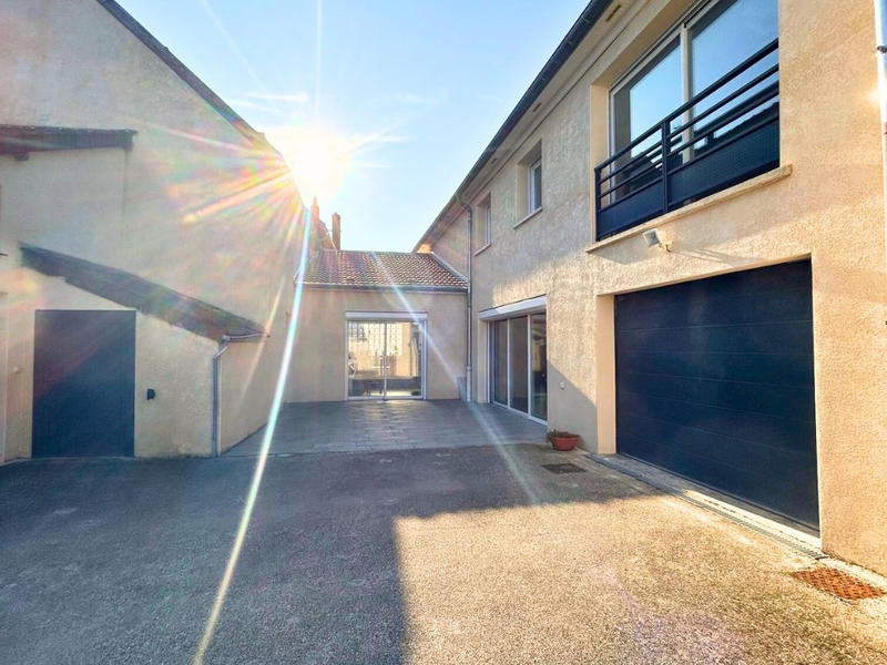 Maison - 350 m² - 10 pièces