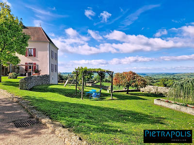 Maison - 204 m² - 6 pièces