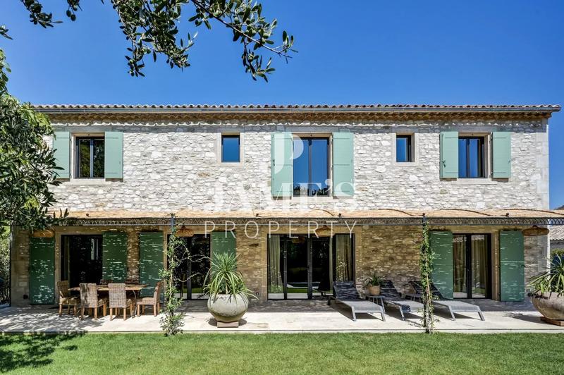 Maison - 200 m² - 6 pièces