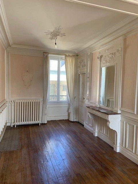 Maison - 230 m² - 8 pièces