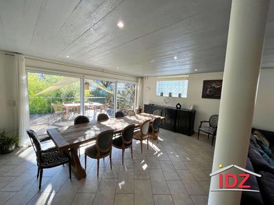 Villa - 318 m² - 9 pièces