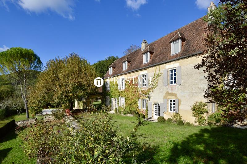 Maison - 250 m² - 8 pièces