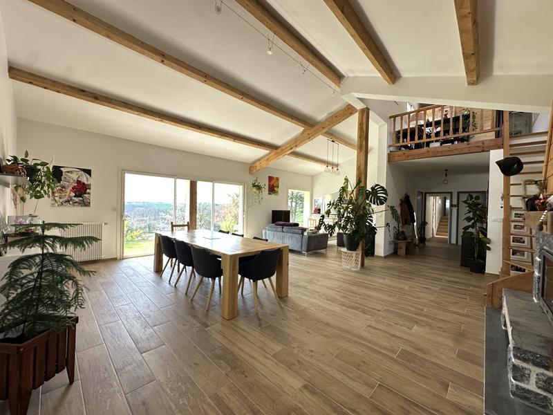 Maison - 227 m² - 7 pièces