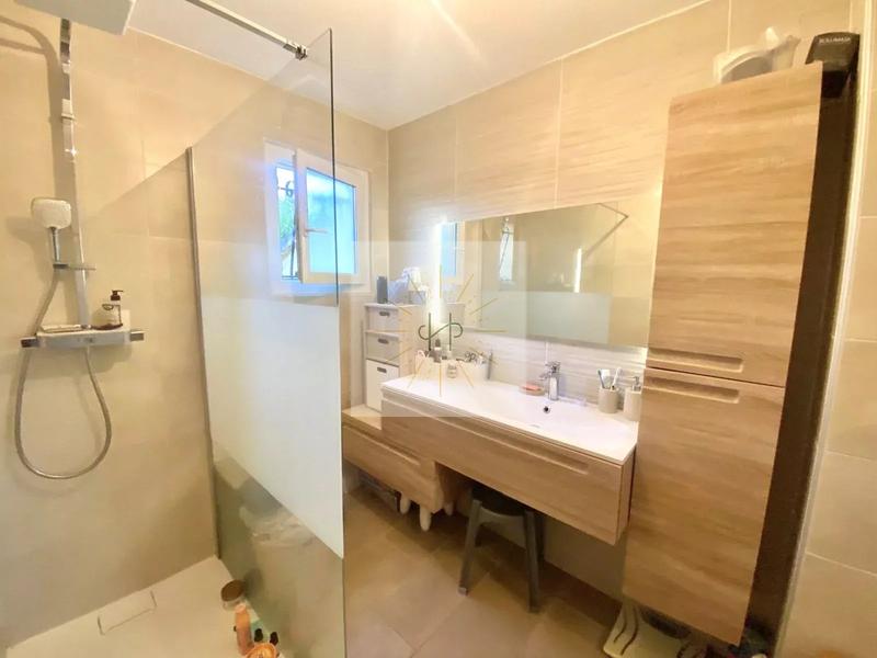 Immeuble - 92 m² - 5 pièces