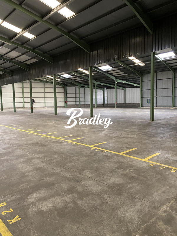 Entrepôt - 12 565 m²