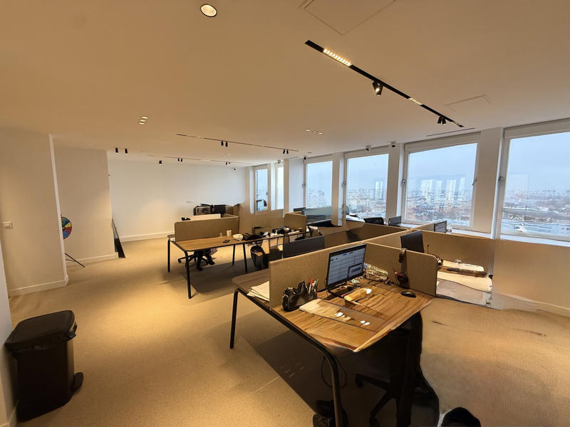Bureau - 270 m² - 9 pièces