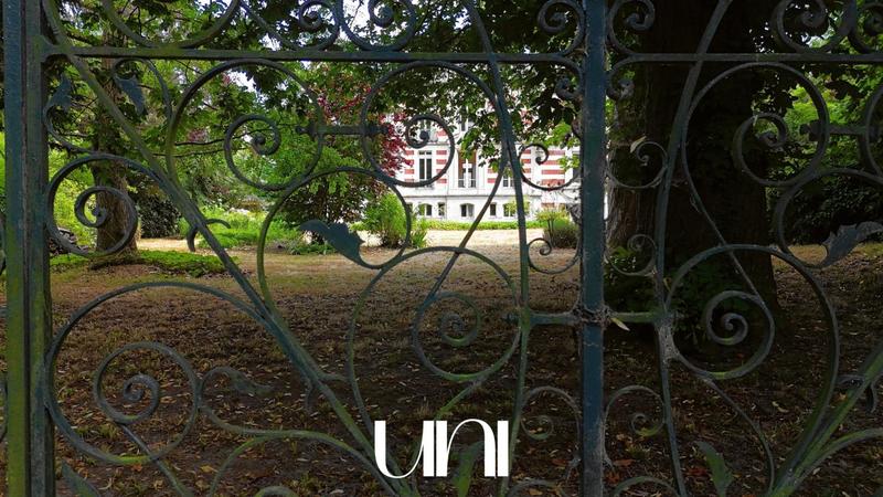 Maison - 427 m² - 14 pièces