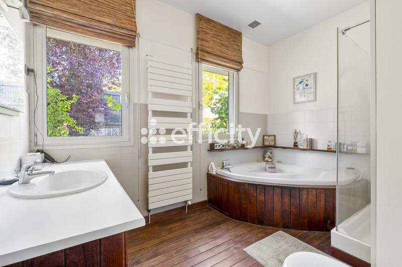 Villa - 309 m² - 12 pièces