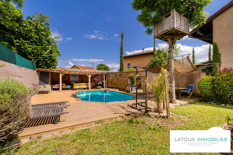 Maison - 220 m² - 10 pièces