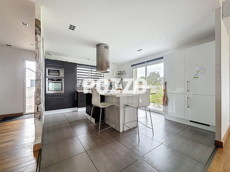 Maison - 217 m² - 6 pièces