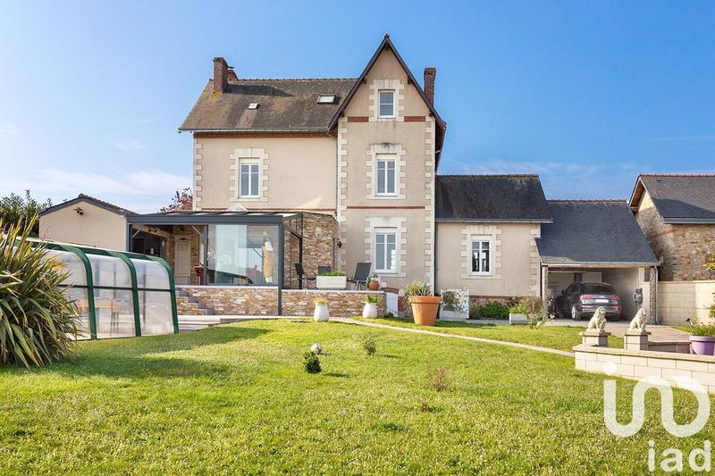 Maison - 210 m² - 7 pièces