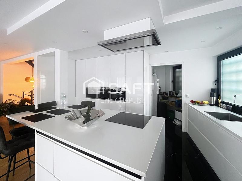 Maison - 205 m² - 7 pièces