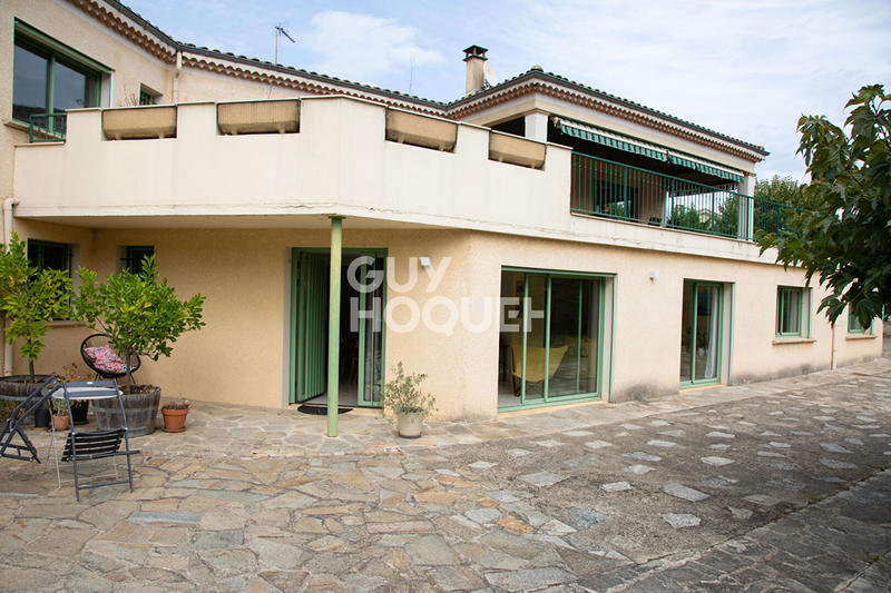 Maison - 231 m² - 9 pièces