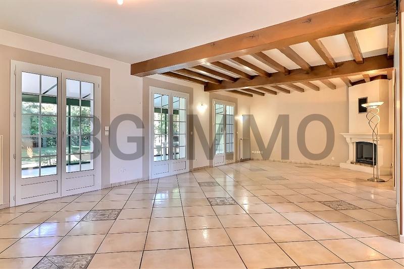Maison - 280 m² - 8 pièces