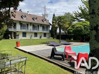 Maison - 300 m² - 8 pièces