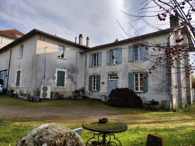 Maison - 235 m² - 8 pièces
