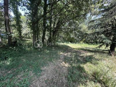 Terrain constructible - 2 135 m²
