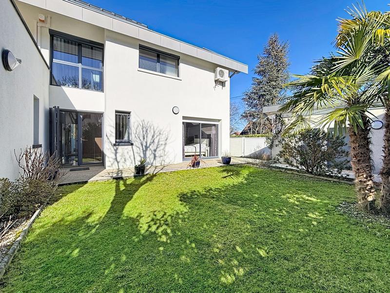 Maison - 195 m² - 6 pièces