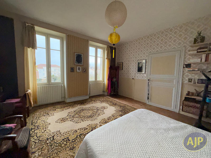 Maison - 278 m² - 9 pièces