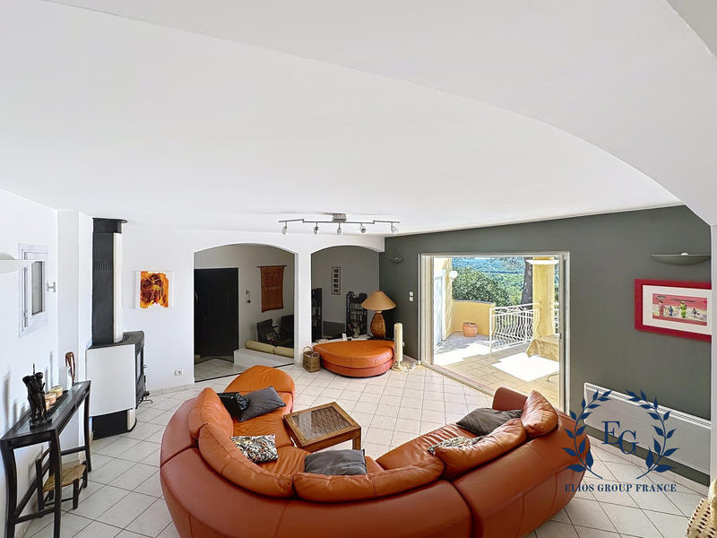 Maison traditionnelle - 180 m² - 7 pièces