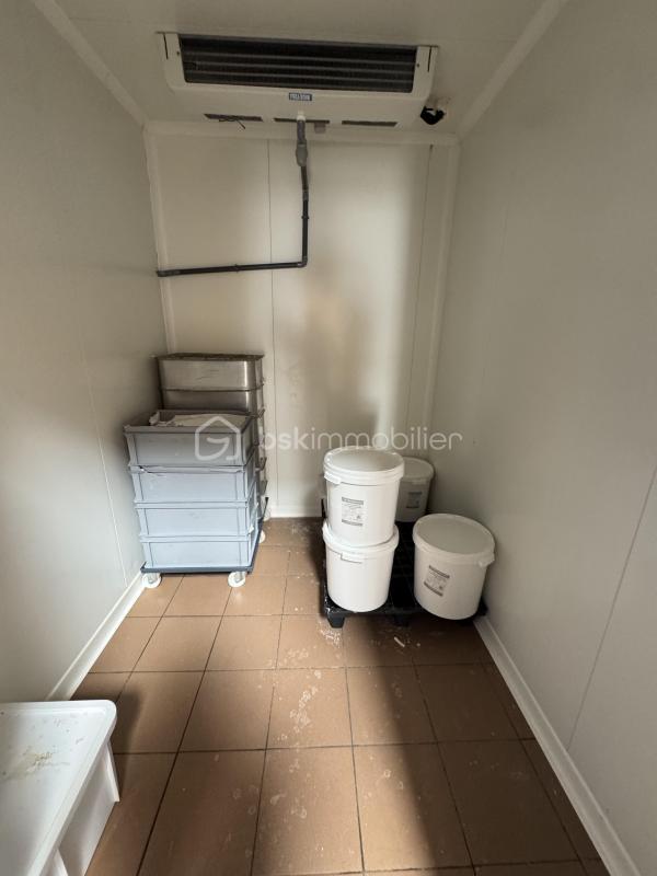 Local d'activité / Entrepôt - 316 m² - 10 pièces