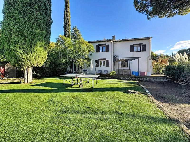 Maison - 201 m² - 8 pièces