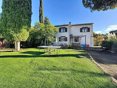 Maison - 201 m² - 8 pièces