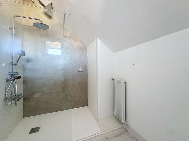 Maison - 220 m² - 9 pièces