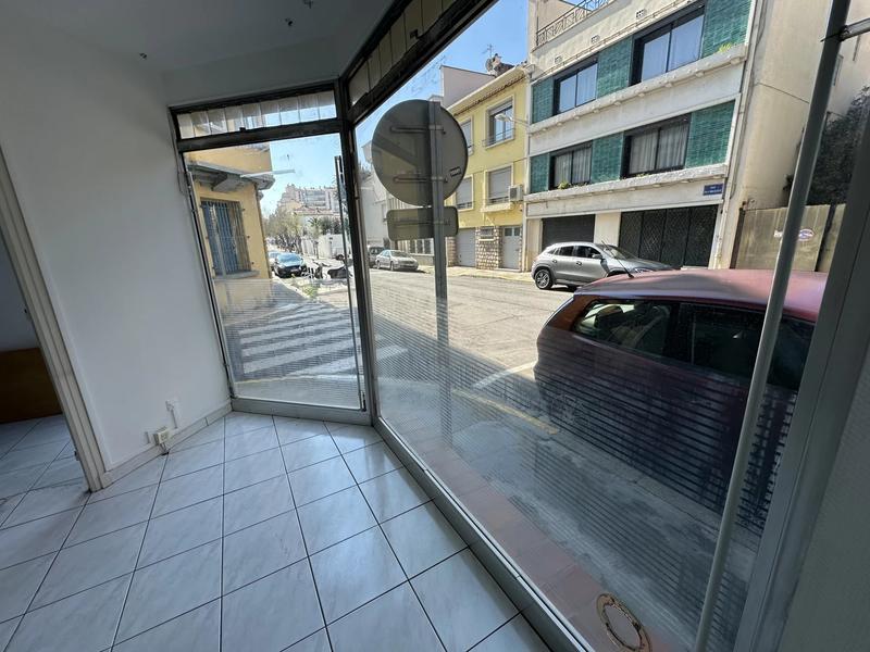 Local commercial - 85 m² - 3 pièces